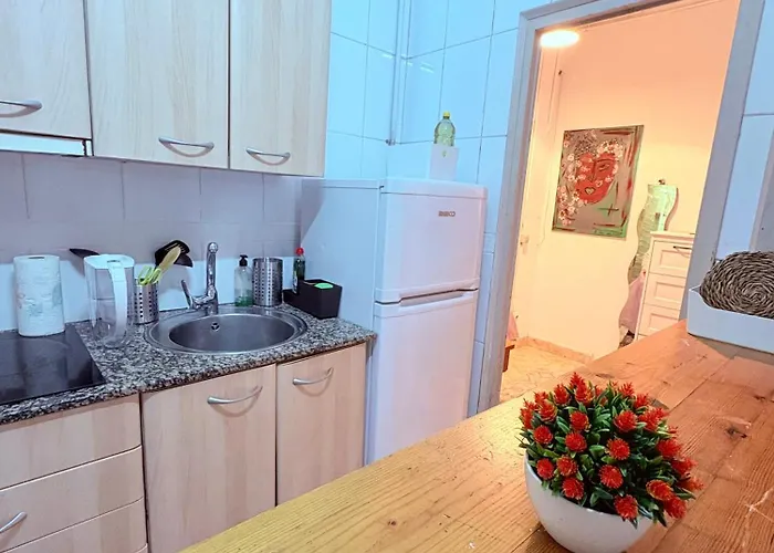 Amazing And Stylish Flat For 4 People With Breakfast Included 2 Blocks Away From Poblenou Appartamento